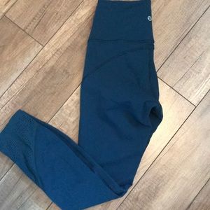 Lululemon High Waist Leggings Teal size 6 length is 23"